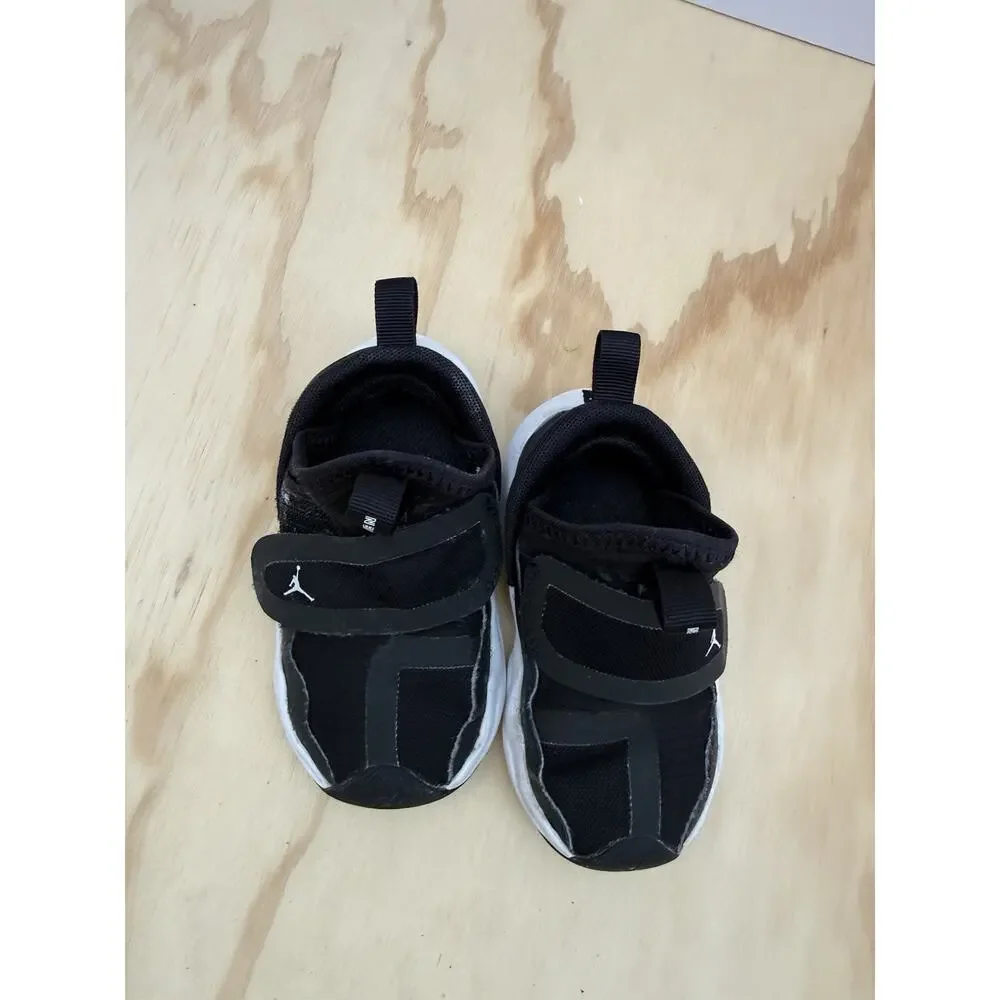 Jordan Air Jordan Baby/Toddler Sneakers Sz 6 Black/White Hook and Loop Low Top